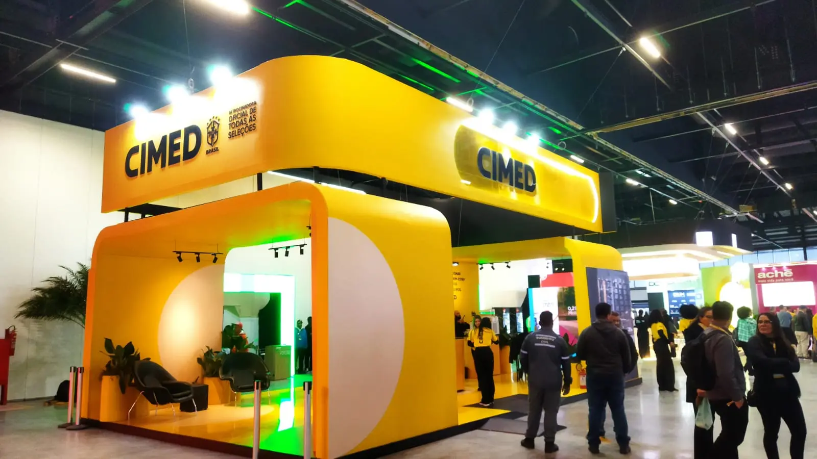 Aluguel de móveis para stand que geram mais negócios - Rental Brasil Locação de Móveis