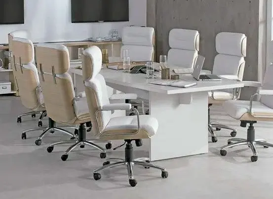 Sala de Reunião com Cadeira Executiva Presidencial