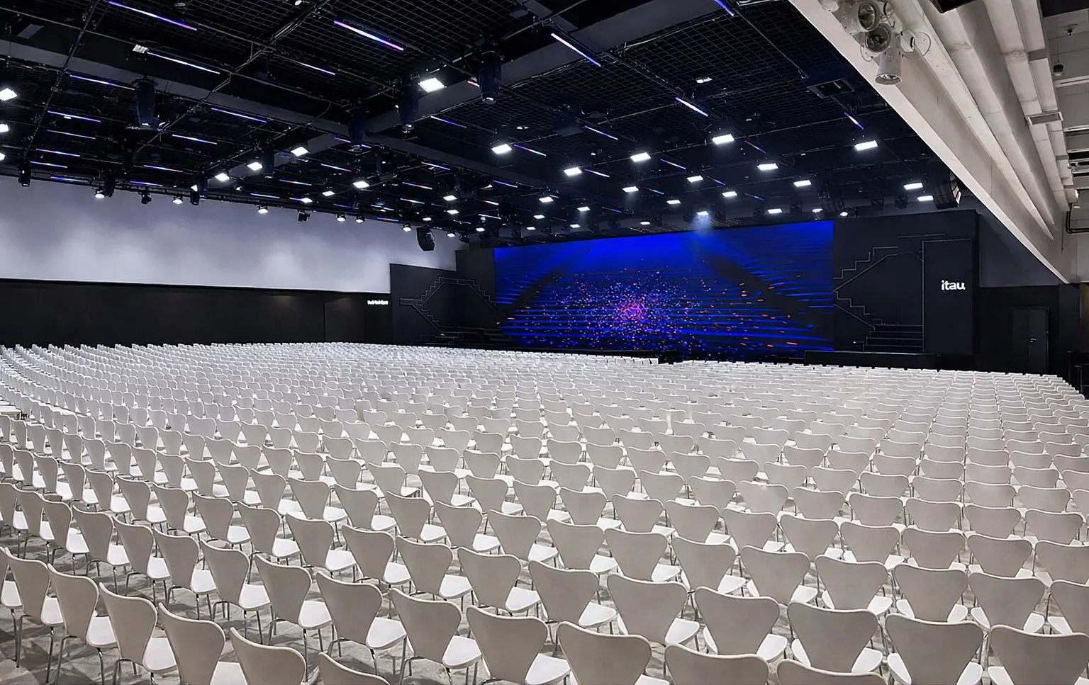 Cadeiras para eventos corporativos: como escolher - Rental Brasil Locação de Móveis