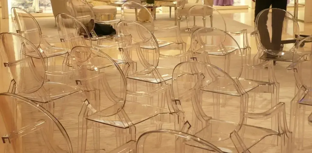 Cadeiras transparentes para festas