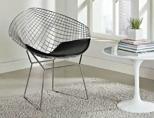 Cadeira Diamante com mesa lateral