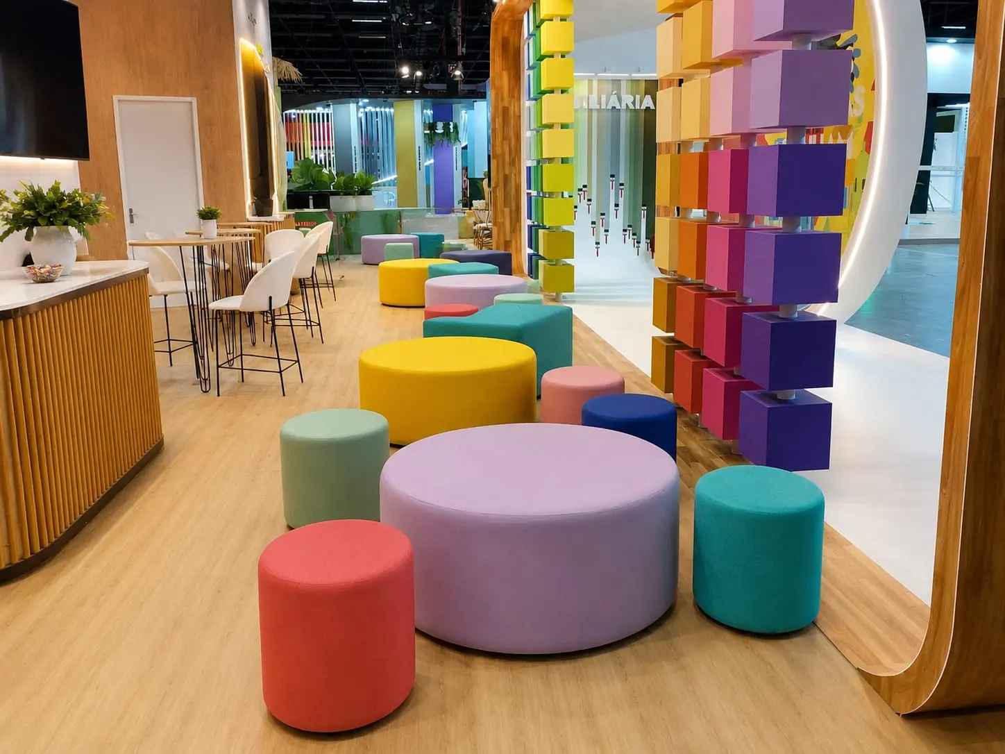 Mobiliário para lounge corporativo certo - Rental Brasil Locação de Móveis